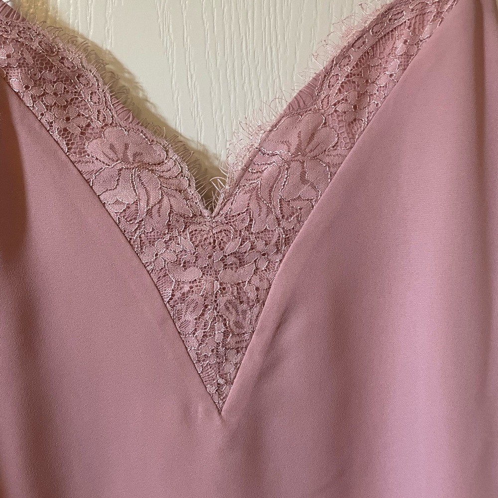 Socialite Blush Lace V Neck Cami - Picture 4 of 6